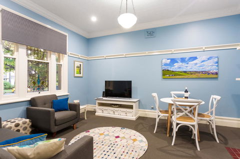 Blue Door Apartments - Australia Shopping 2
