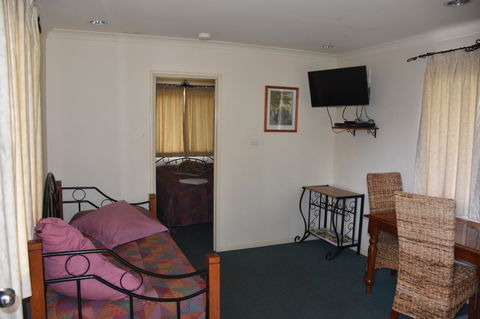 Mount Barker Valley Views Motel & Chalets, Western Australia - Accommodation Australia 36