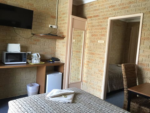 Mount Barker Valley Views Motel & Chalets, Western Australia - Accommodation Australia 7