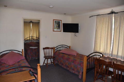 Mount Barker Valley Views Motel & Chalets, Western Australia - Accommodation Australia 39