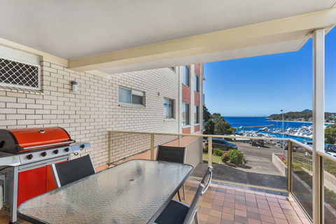 Laman Lodge, Unit 2, 15 Laman Street - Accommodation Australia 12