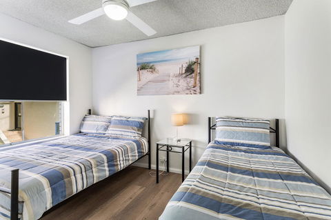 Laman Lodge, Unit 2, 15 Laman Street - Accommodation Australia 10