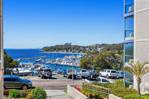 Laman Lodge, Unit 2, 15 Laman Street - Accommodation Australia 16