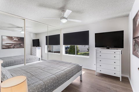 Laman Lodge, Unit 2, 15 Laman Street - Accommodation Australia 8
