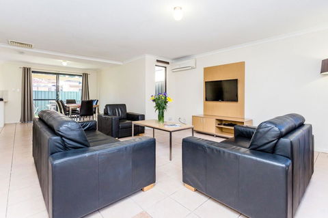 Country Comfort Perth - Accommodation Australia 24