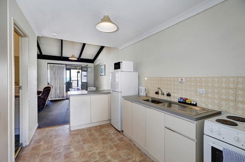 West Beach Lagoon 123 - Location & Views!!! - Accommodation Australia 5