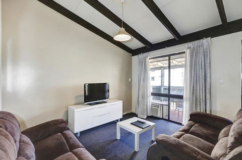 West Beach Lagoon 123 - Location & Views!!! - Accommodation Australia 6