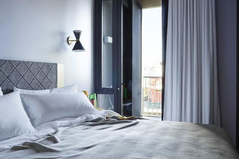 Alex Hotel - Accommodation Australia 21