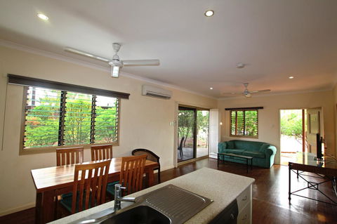 Kimberley Hotel - Australia Shopping 4