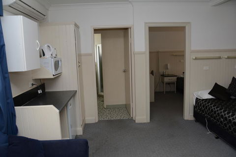 Ben Chifley Motor Inn - Australia Shopping 21