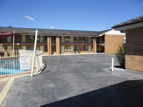 Ben Chifley Motor Inn - Australia Shopping 35