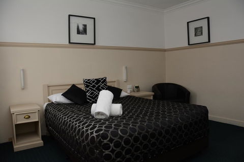 Ben Chifley Motor Inn - Australia Shopping 19