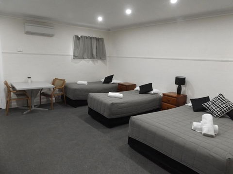 Ben Chifley Motor Inn - Australia Shopping 5