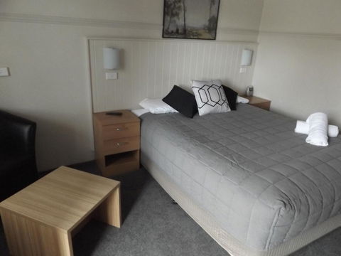 Ben Chifley Motor Inn - Australia Shopping 9