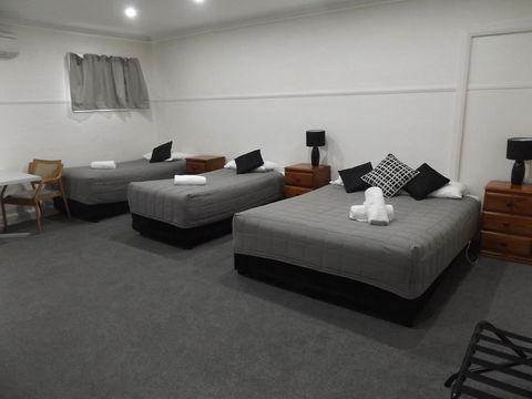 Ben Chifley Motor Inn - Australia Shopping 1