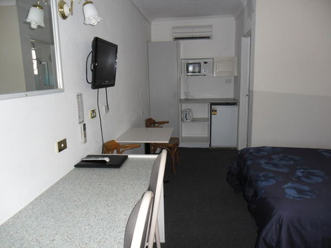 Ben Chifley Motor Inn - Australia Shopping 31