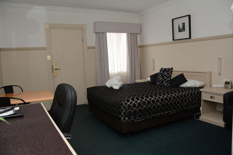 Ben Chifley Motor Inn - Australia Shopping 15
