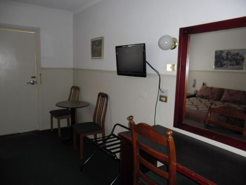 Ben Chifley Motor Inn - Australia Shopping 41