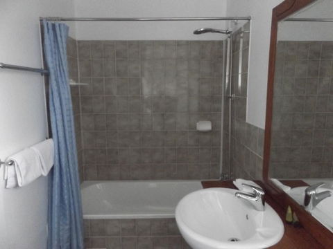 Ben Chifley Motor Inn - Australia Shopping 12