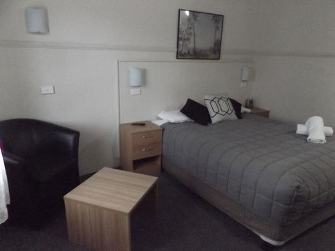 Ben Chifley Motor Inn - Australia Shopping 3