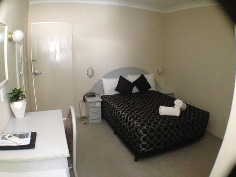 Ben Chifley Motor Inn - Australia Shopping 30