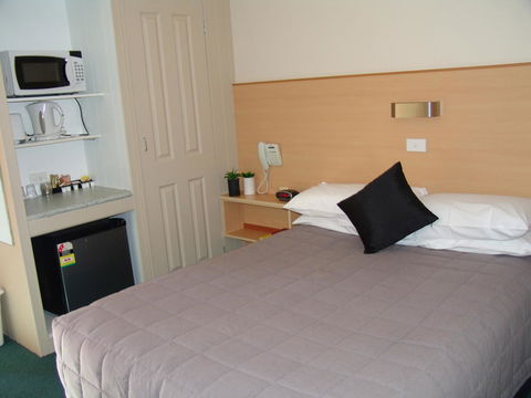 Ben Chifley Motor Inn - Australia Shopping 27