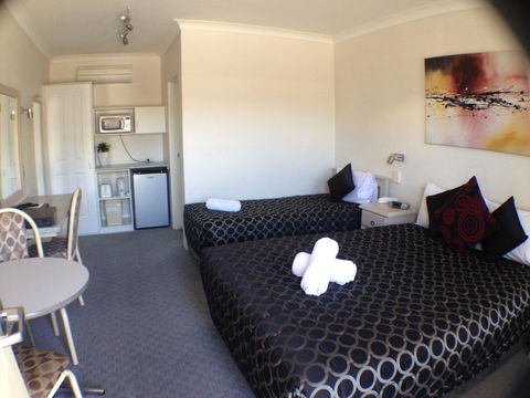 Ben Chifley Motor Inn - Australia Shopping 29