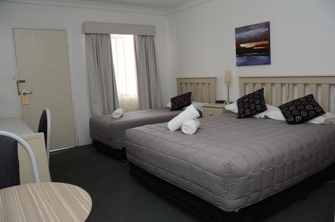 Ben Chifley Motor Inn - Australia Shopping 14