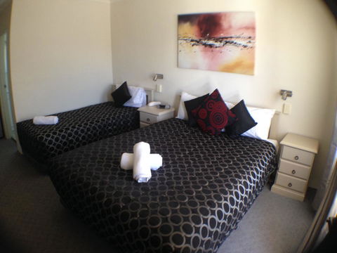 Ben Chifley Motor Inn - Australia Shopping 28