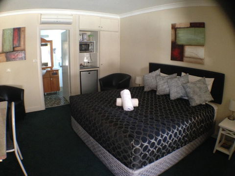 Ben Chifley Motor Inn - Australia Shopping 22