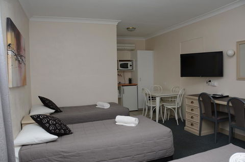 Ben Chifley Motor Inn - Australia Shopping 4