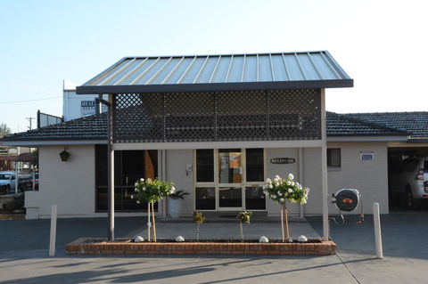 Ben Chifley Motor Inn - Australia Shopping 26