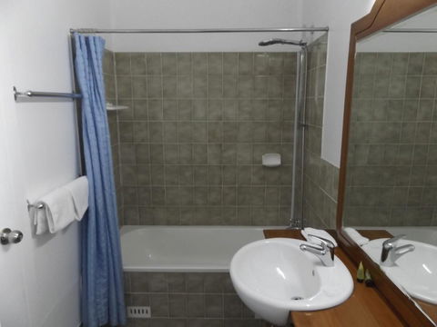 Ben Chifley Motor Inn - Australia Shopping 11