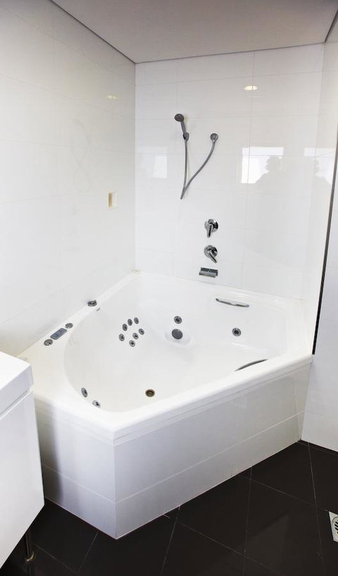 Jesmond Executive Villas - Accommodation Australia 37