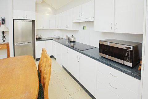 Jesmond Executive Villas - Accommodation Australia 24