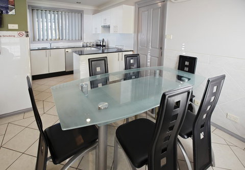 Jesmond Executive Villas - Accommodation Australia 36