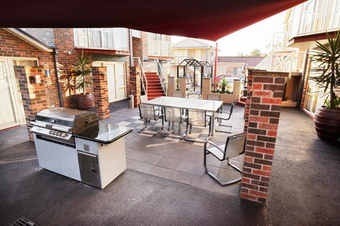 Jesmond Executive Villas - Accommodation Australia 17