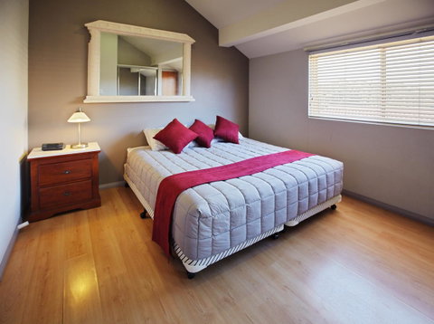 Jesmond Executive Villas - Accommodation Australia 33