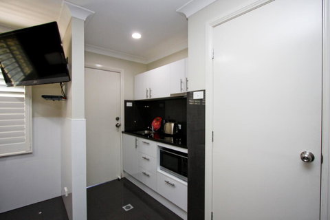 Jesmond Executive Villas - Accommodation Australia 39