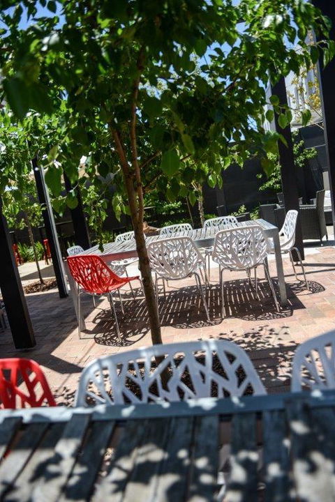 Crossroads Hotel - Accommodation Australia 24