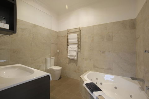 Romanz In The Valley (Luxury B&B) - Accommodation Australia 4