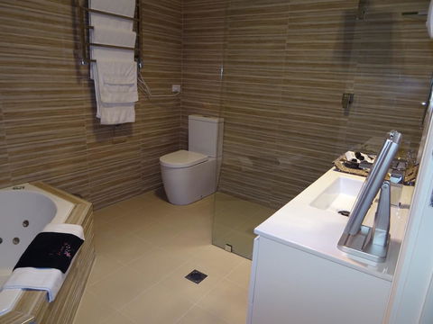 Romanz In The Valley (Luxury B&B) - Accommodation Australia 9