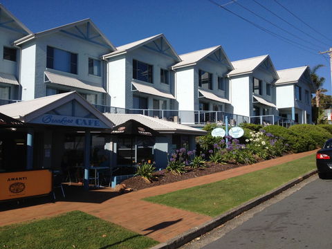 Breakers Apartments - Accommodation Australia 0