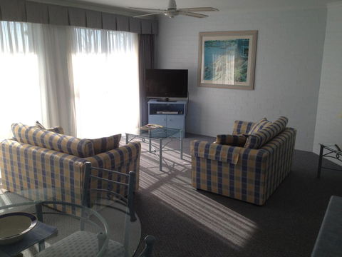 Breakers Apartments - Accommodation Australia 6