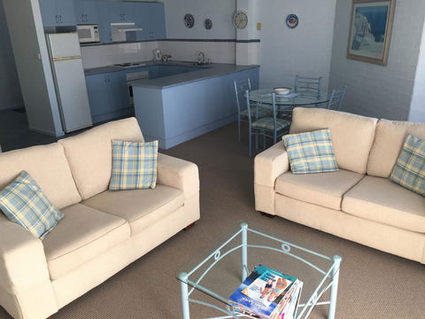 Breakers Apartments - Accommodation Australia 9