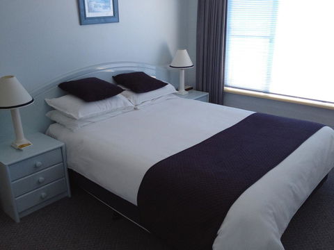 Breakers Apartments - Accommodation Australia 4