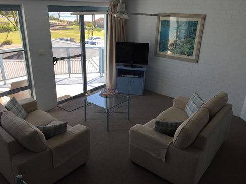 Breakers Apartments - Accommodation Australia 12