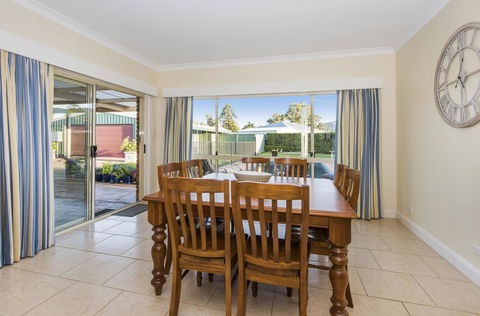 Colonial Court Villas - Accommodation Australia 15