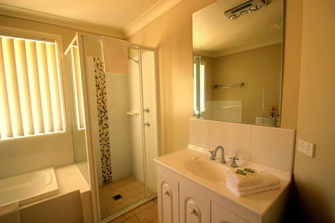 Colonial Court Villas - Accommodation Australia 29