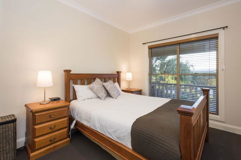 Colonial Court Villas - Accommodation Australia 12